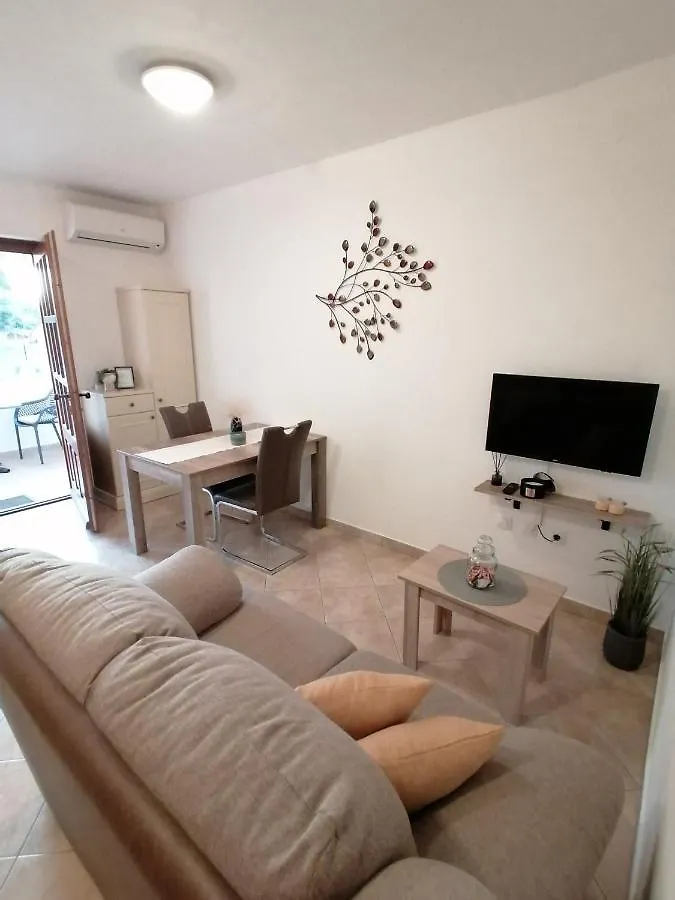 Apartment Mari Funtana