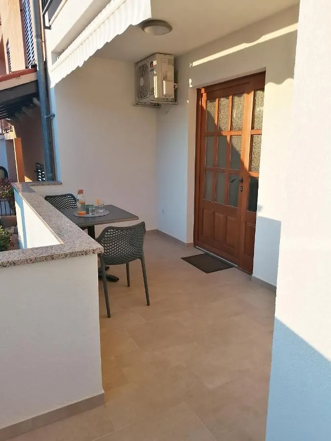 Apartment Mari Funtana 0*,  Croatia